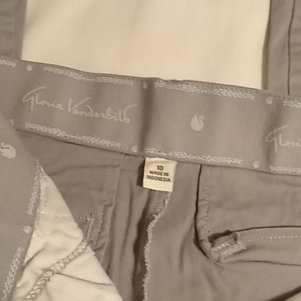 Gloria Vanderbilt gray pants size 10